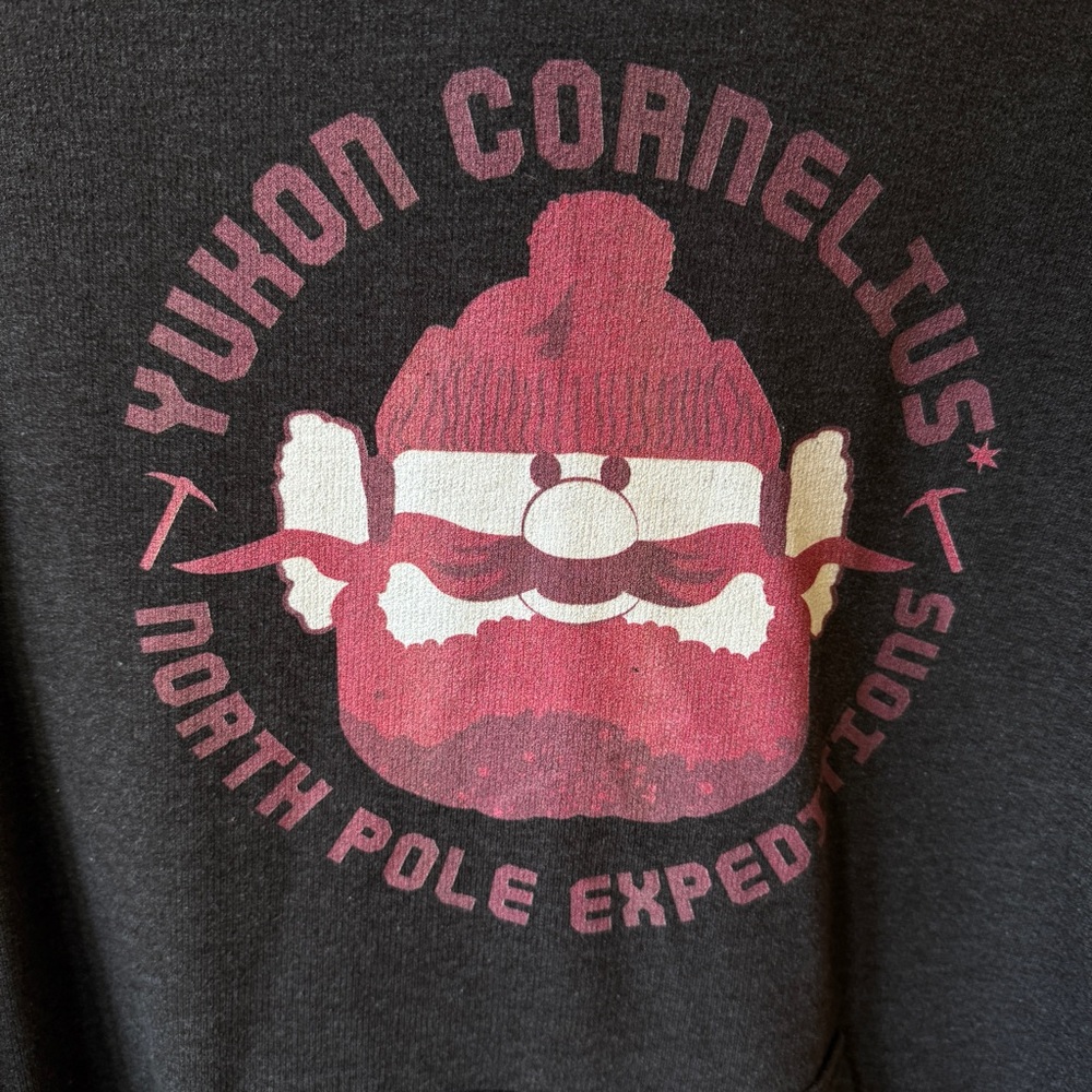 Yukon Cornelius North Pole Expeditions Hooded Sweatshirt Size L - Picture 2 of 5